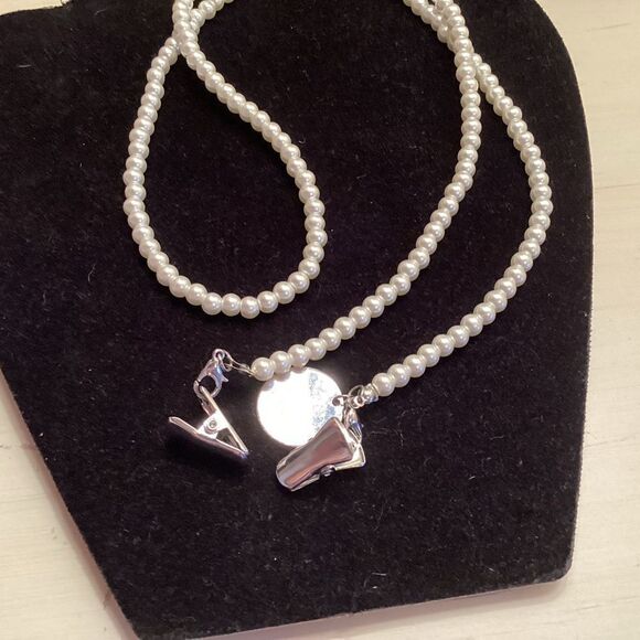 Headbands of Hope Brand White Faux Pearl Necklace Mask Clips - Picture 6 of 6
